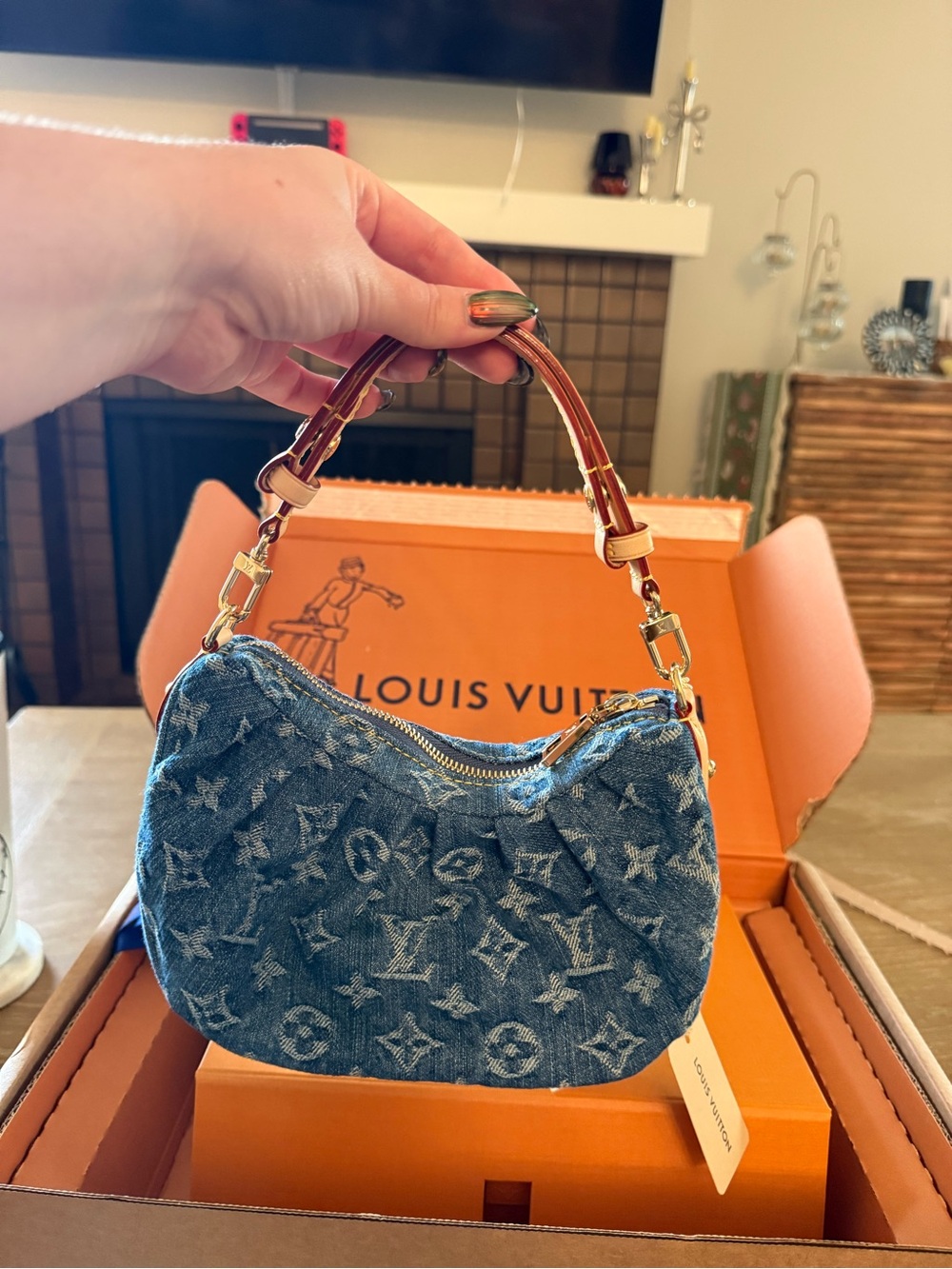 New in Box Louis Vuitton Pochette Valley in Blue Denim - Picture 9 of 11